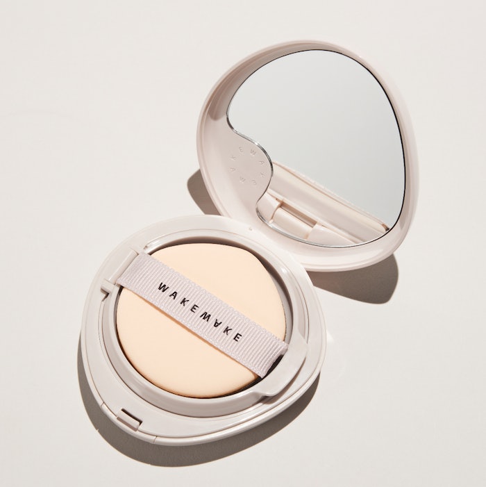 The Wakemake Water Velvet Vegan Cushion uses vegan cosmetic ingredients and eco-friendly bio-based packaging