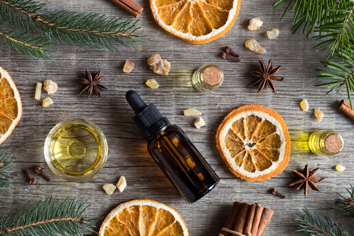5 Holiday Essential Oils to Cheer Up your Treatment Room