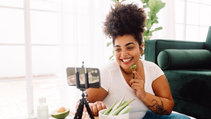 Beauty influencer doing skin care routine.