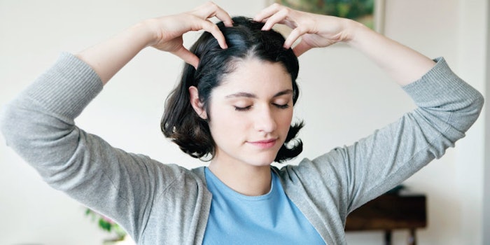 Oily scalp imbalance commonly promotes microbiome dysbiosis and impairs skin barrier function, resulting in inflammation and dandruff.