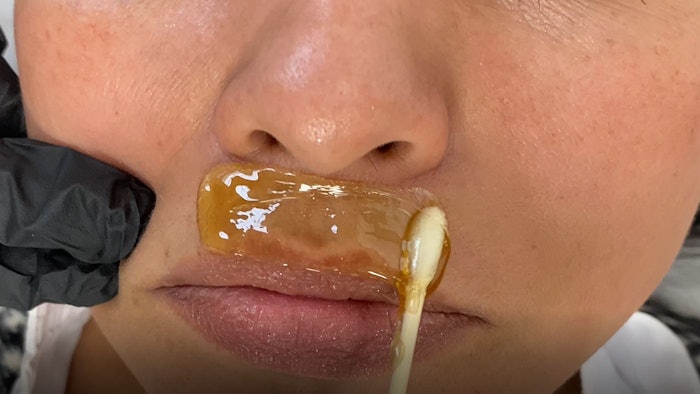 Woman Geeting Upper Lip Wax from Caronlab