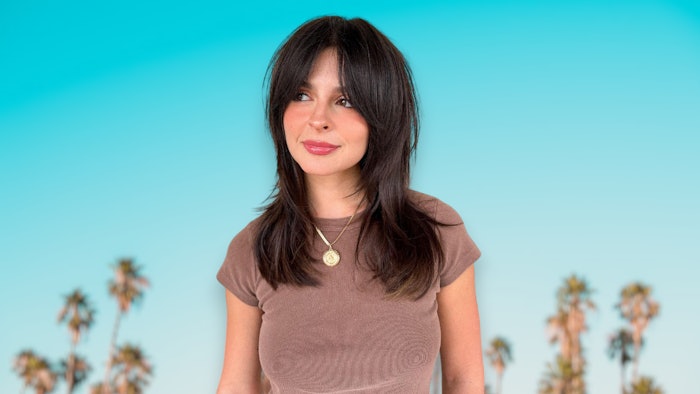 Learn how to create curtain bangs from Orlando-based hairstylist and lover of fringe and textured cuts, Ellie Stommel (@thebangsbabe).