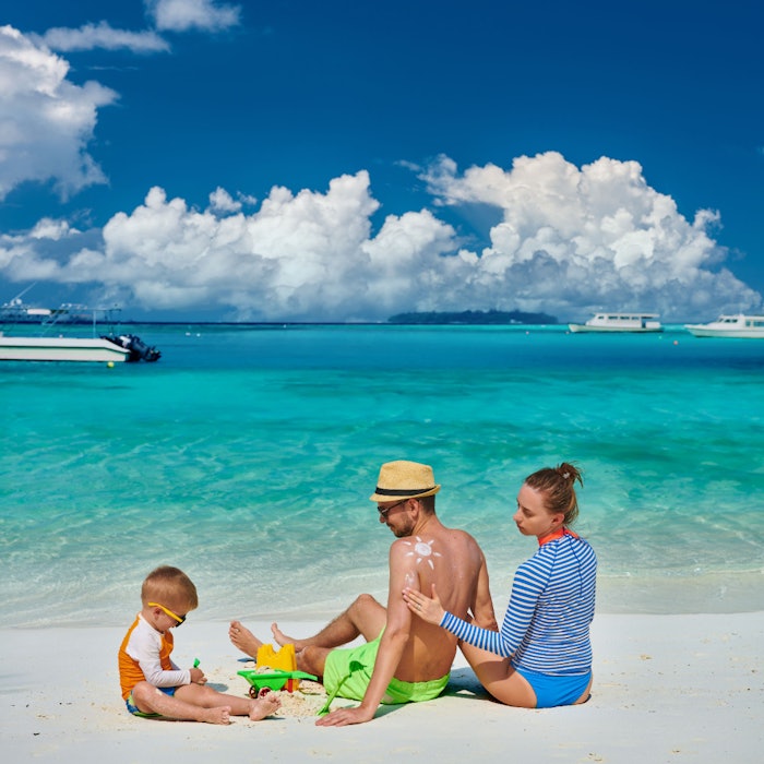 Ideal for makeup and sunscreen applications, Siltech CA Plus provides water-repellency and emolliency to formulations while also providing a smooth sensorial effect.