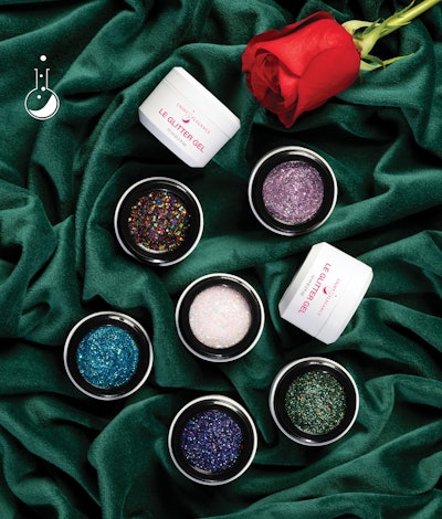 Make your nails the star of every winter soirée with fabulous new winter shades that will make your nails take center stage. The collection is inspired by the glamour, drama and dazzling elegance of Broadway.