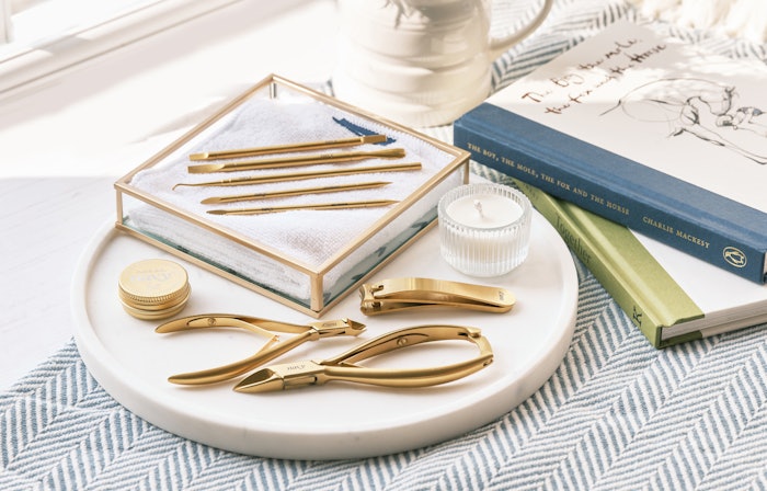 Navy Professional is a British brand that specializes in manufacturing standard professional-grade beauty tools and skincare products.