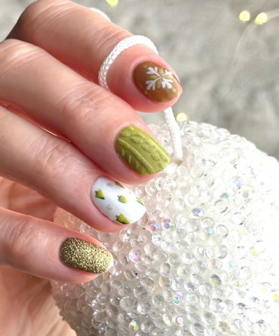 Walking Through a Winter Wonderland nail design