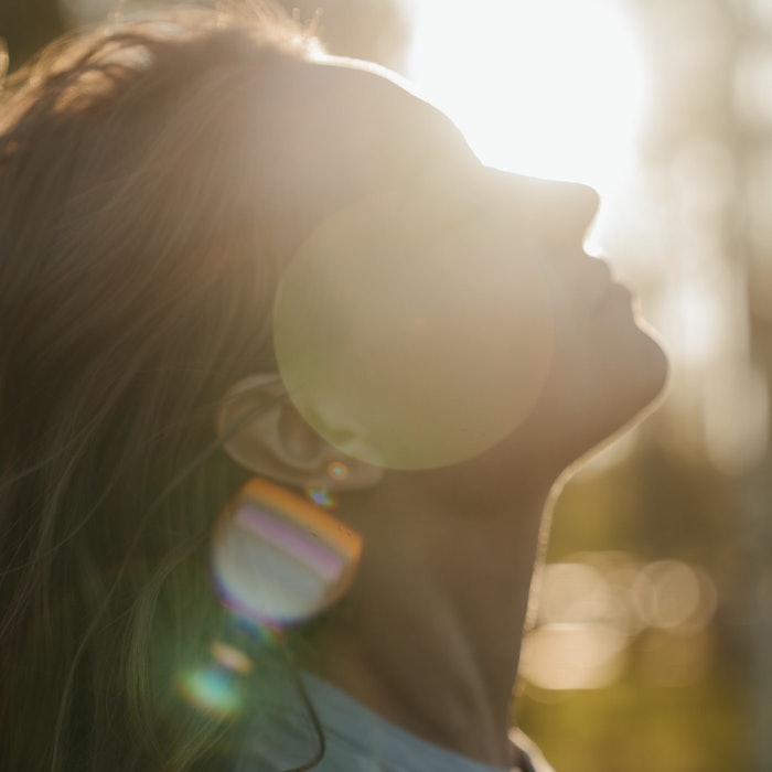 Inspired buy the traditional Chinese medicine Qi concept of the circulation of the skin's vital energy, Luceane mimics the effects of oxygen therapy practices to stimulate and protect skin cell respiration and energy production.