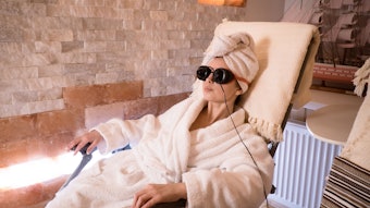 Salt therapy and eye relaxation with digital color therapy glasses