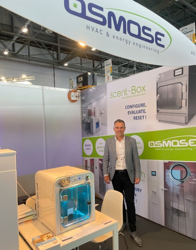Osmose introduced perfume professionals to the company's innovative products, olfactory booths including the large-size smart-Booth and the medium-size scent-Box.