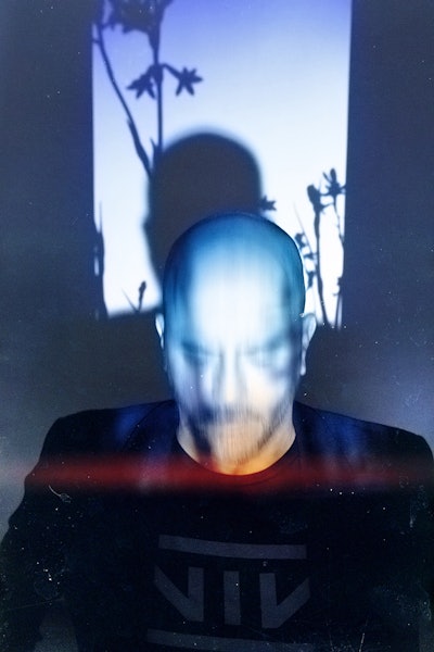 The fragrance is shaped like a soliflore around a heart of tuberose, which is said to be the Bénard's signature flower.