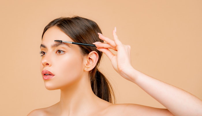 Woman shaping her natural brows