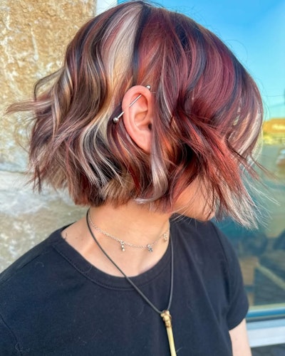 Calico hair trend on textured bob