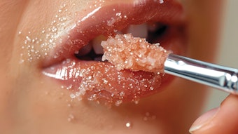 Exfoliation of the lips in the spa
