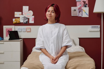 Younger skin responds exceptionally well to regenerative treatments, making biostimulants and collagen-boosting therapies particularly effective in restoring lost volume and improving skin texture.