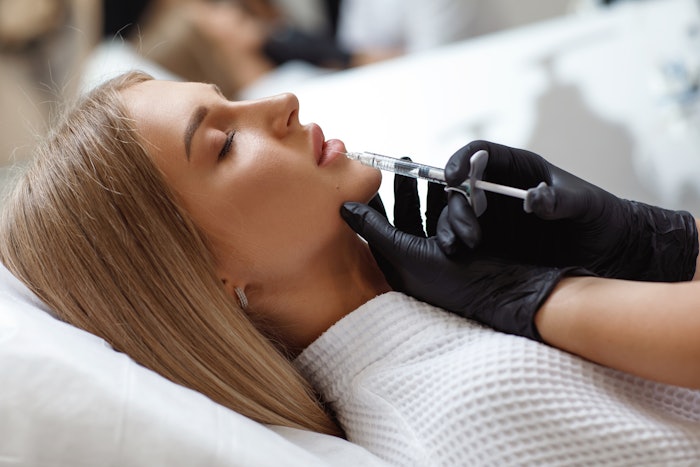 No needle necessary. LipoTrue's new ingredient technology plumps lips in minutes.