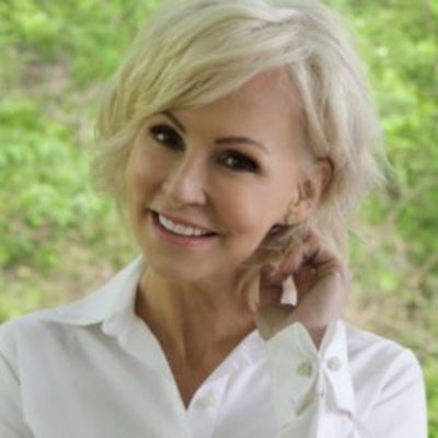 Caruso's devotion to education and sincerity make her a trusted mentor in the industry.