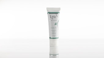 Lira Clinical’s HEALTH Restorative Hand Treatment has lipopeptides, tranexamic acid and niacinamide to keep the skin strong and healthy.