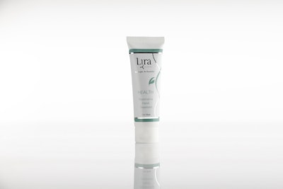 Within the topical hand treatment are lipopeptides, tranexamic acid and niacinamide.