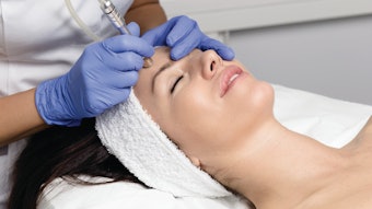 Ingredients like D-alpha tocopherol have anti-inflammatory properties and promote wound healing.