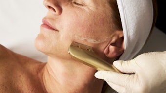 The new Dermaflash Pro has a patented design powered by #1 award-winning Sonic Technology, featuring Dermaflash's custom-engineered MicroSonic Edge with a proprietary safety cage and no open blade.