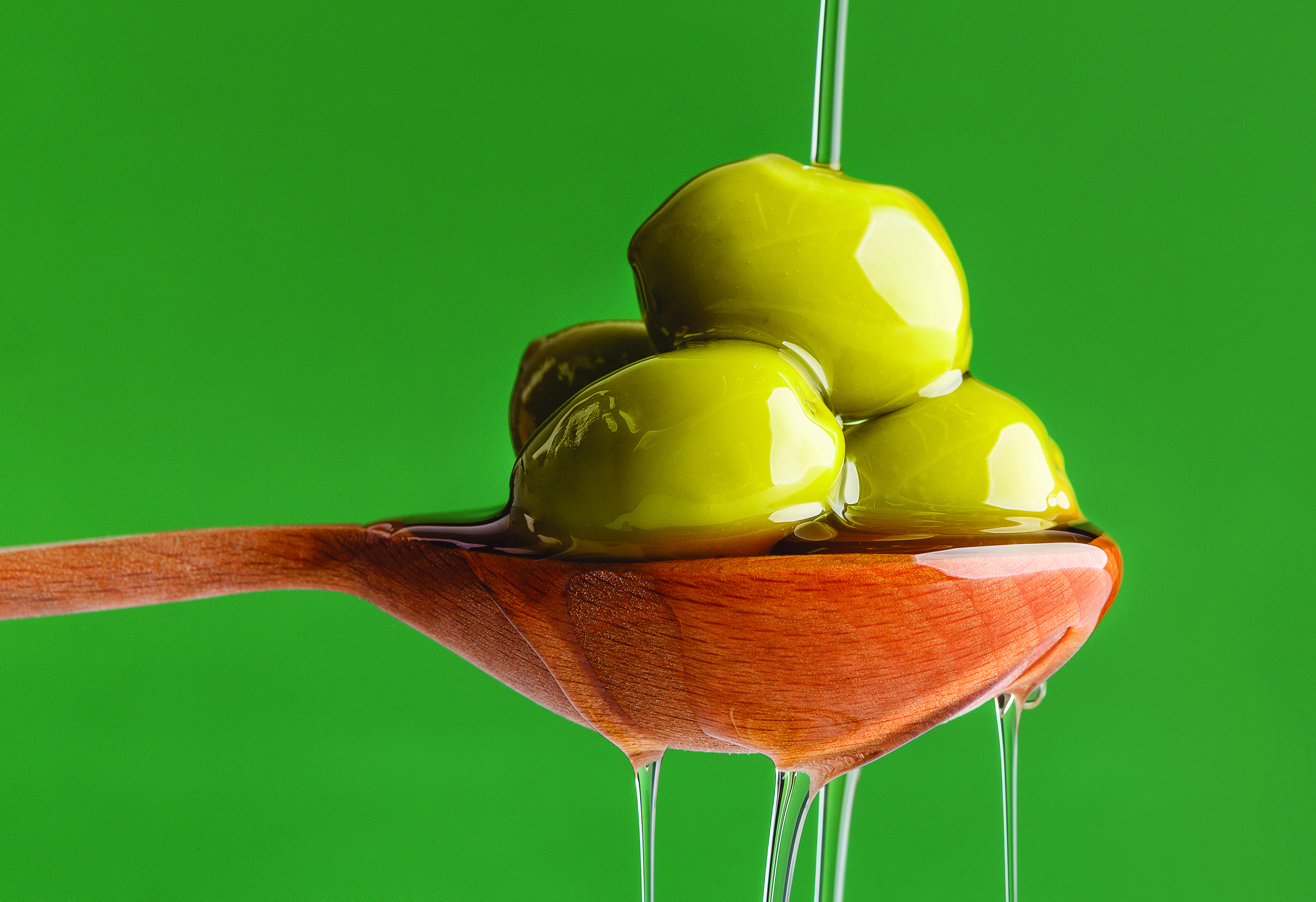 While EVOO is full of benefits, it's important to know that it isn't a replacement for sunscreen, and may even worsen sun damage and hyperpigmentation.