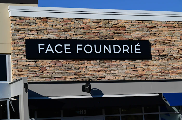 FACE FOUNDRIÉ was founded in 2019 by Michele Henry after she struggled to find skin care treatments that addressed the changes in her skin caused by motherhood, aging and life’s demands.