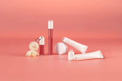 “At ICONS America, we are seeing portability and convenience driving innovation, especially in travel-ready packaging,” says Marianna Cilauro, VP of sales and marketing, ICONS America. “Our keychain-ready packaging collection is perfect for on-the-go touch-ups, turning classic packaging into wearable, travel-ready accessories.'