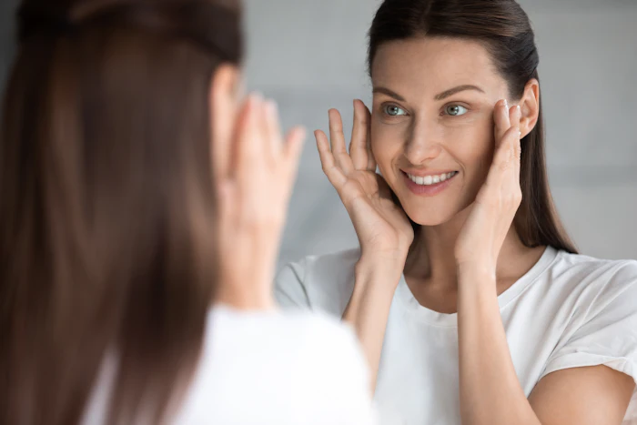 SkinNexus Collag3n is a recombinant collagen fragment produced via vegan yeast fermentation, designed to support collagen “banking” and overall skin structure.