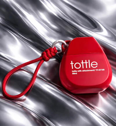 Cosmopak’s Tottle with Attachment (TT-0738) taps directly into the rise of mobile, lifestyle-driven beauty with a format designed to go wherever consumers do.