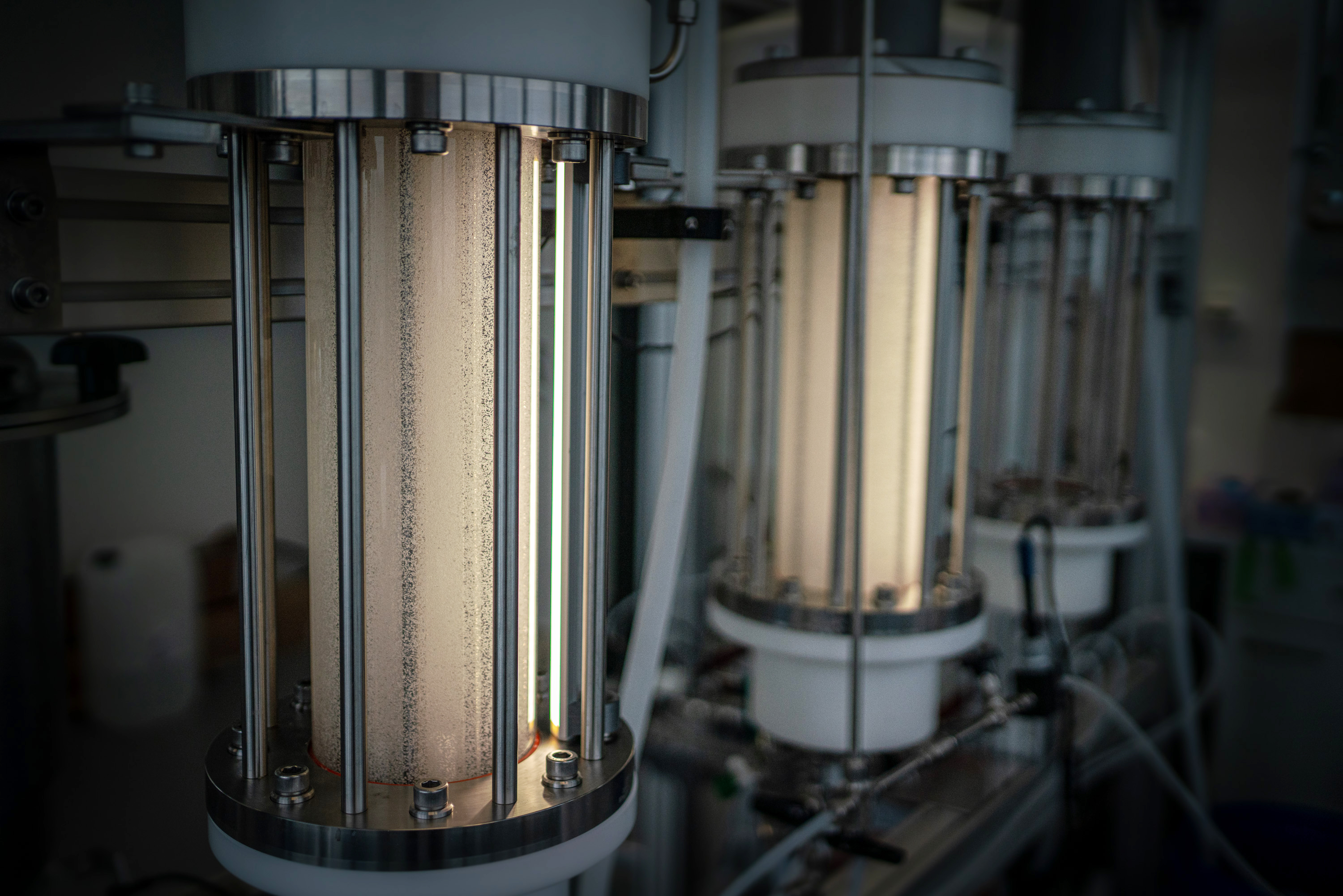Unlike conventional encapsulation methods, Microcaps' patented microfluidic manufacturing platform uses a step-emulsification process to produce highly uniform fragrance droplets at industrial scale, offering precision, reproducibility and formulation control.